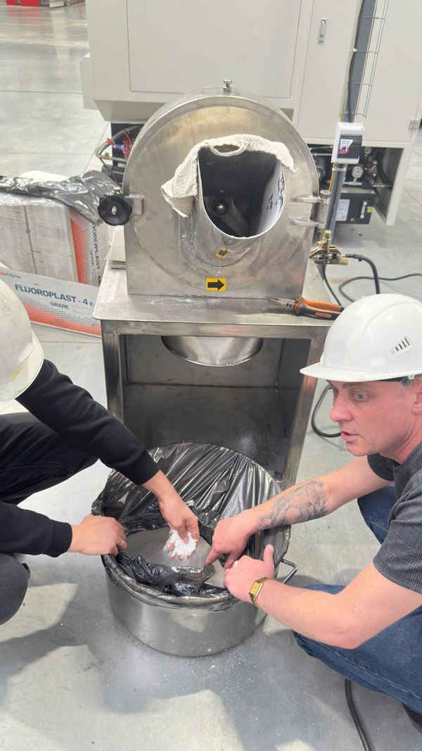 Russian_client_inspecting_dry_grinder_powder