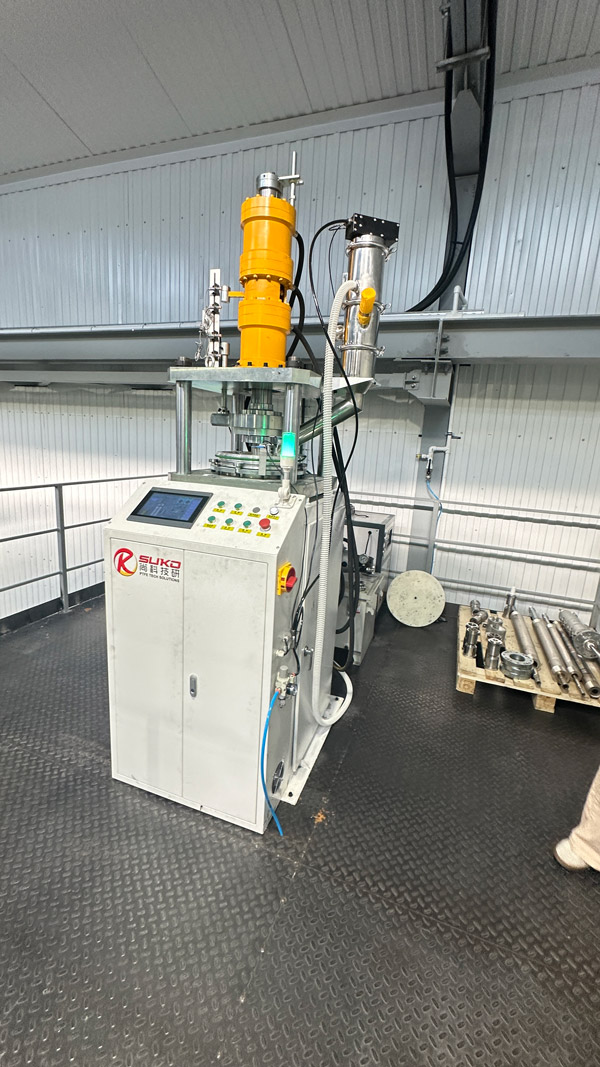 SUKO-PTFE-tube-extruder
